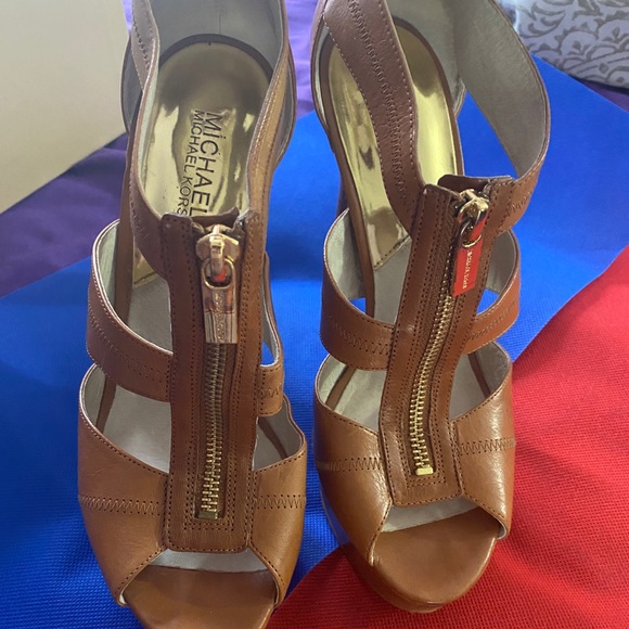 Sandals - Picture 1 of 4